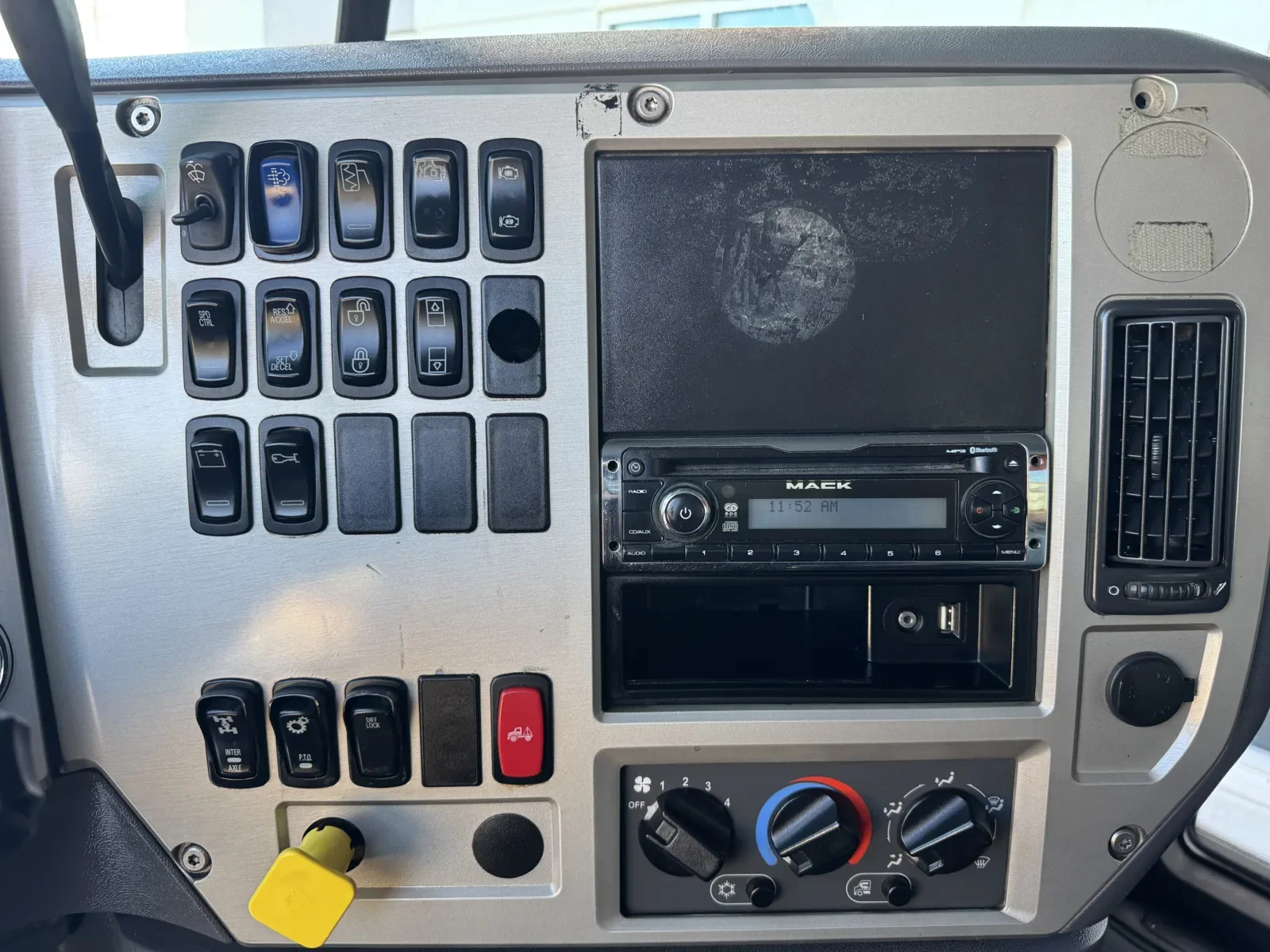 2015 Mack in Greer, SC — photo 19