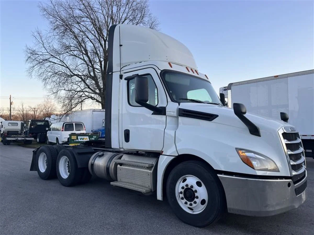 2019 Freightliner Cascadia in Beltsville, MD — photo 3