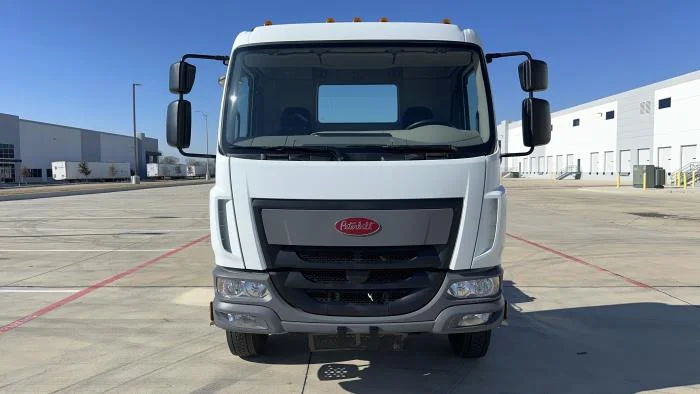 2025 Peterbilt 220EV - image 3