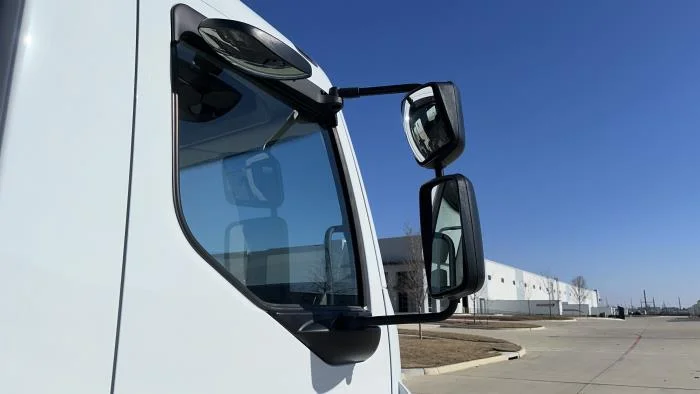 2025 Peterbilt 220EV - image 17