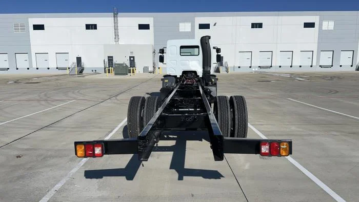 2025 Peterbilt 220EV — photo 7