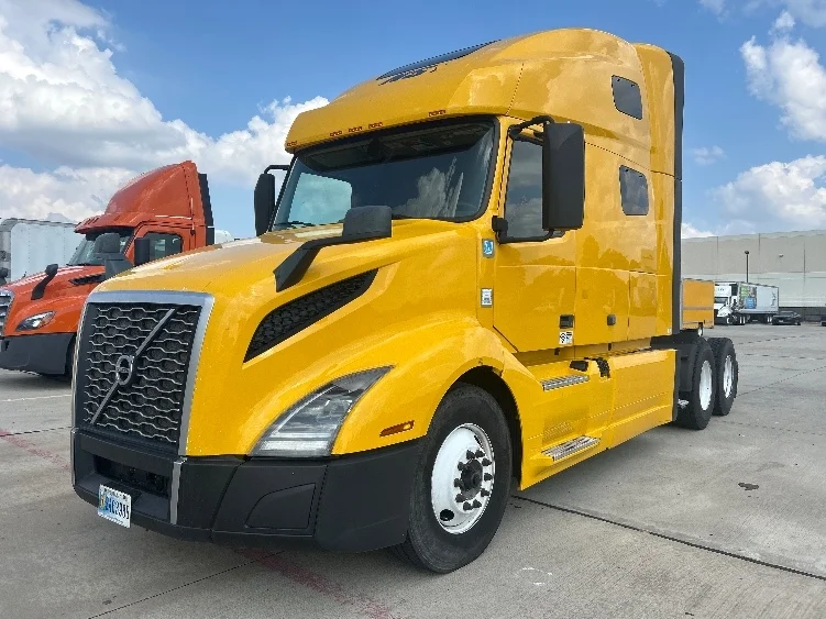 2022 Volvo VNL 760 - image 3