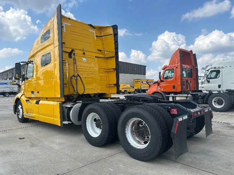 2022 Volvo VNL 760 - image 5