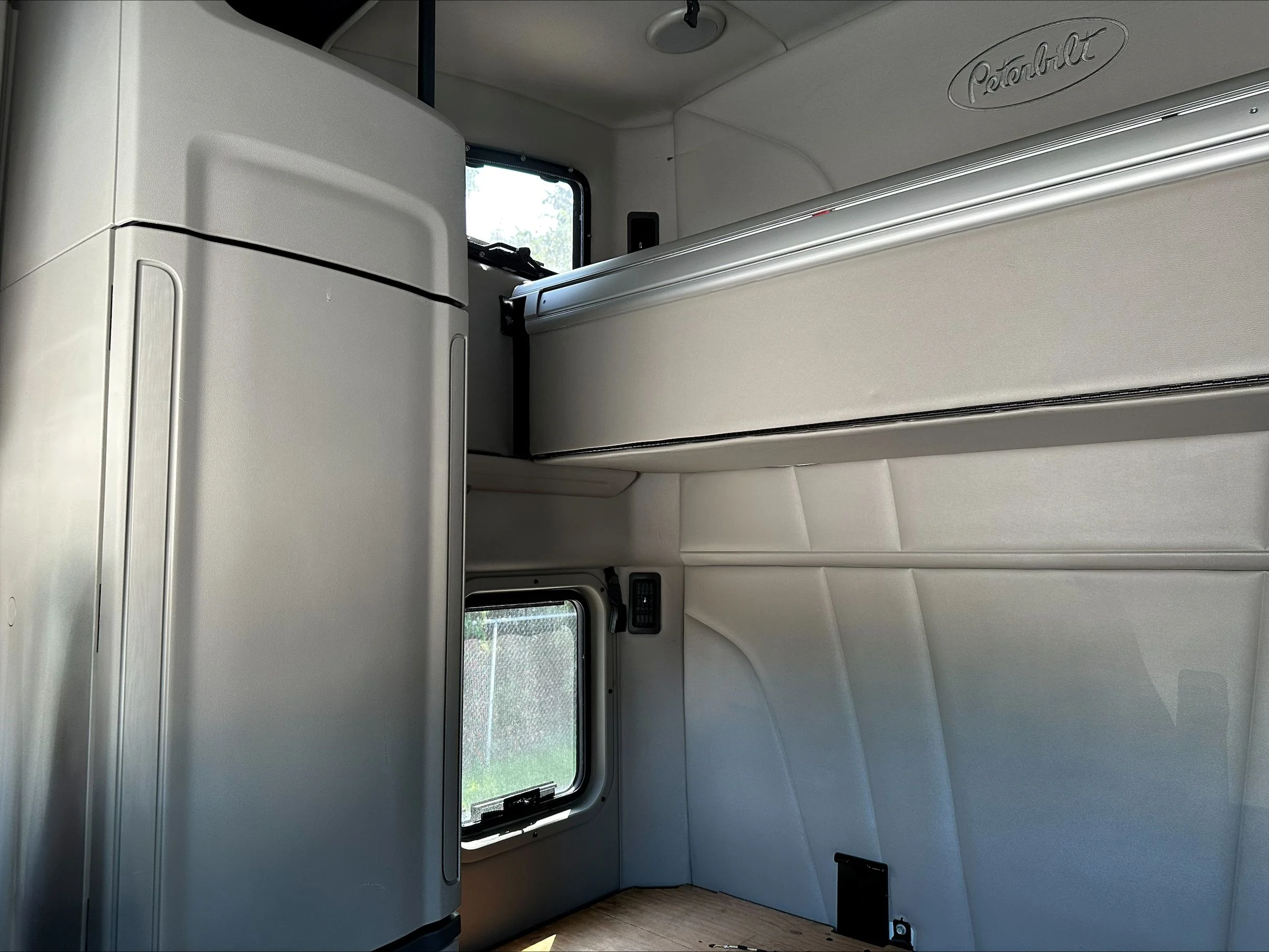 2021 Peterbilt 579 in Portland, OR — photo 11