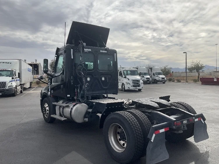 2021 Freightliner in Phoenix, AZ — photo 5