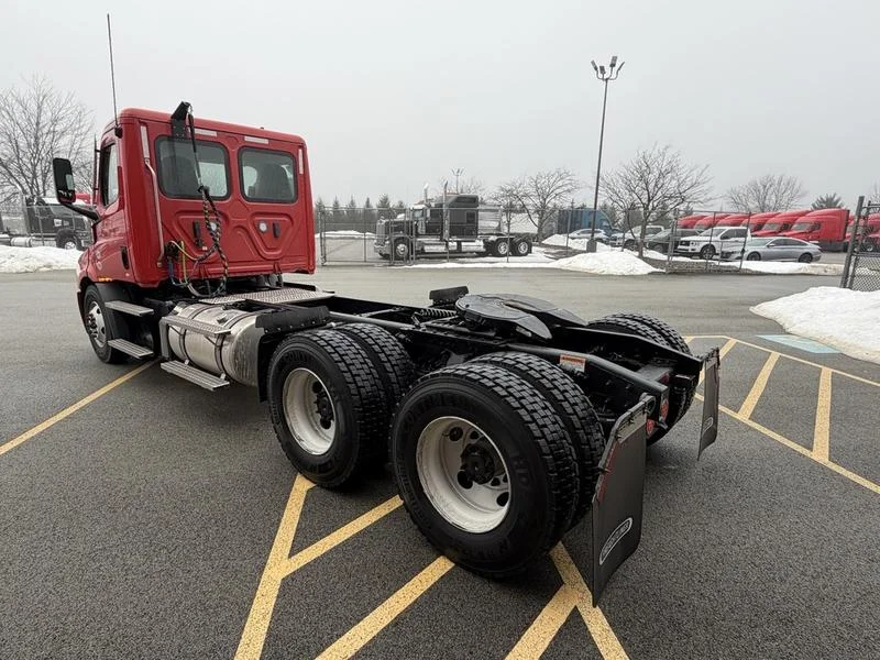 2026 Freightliner Cascadia in Pittsburgh, PA — photo 7