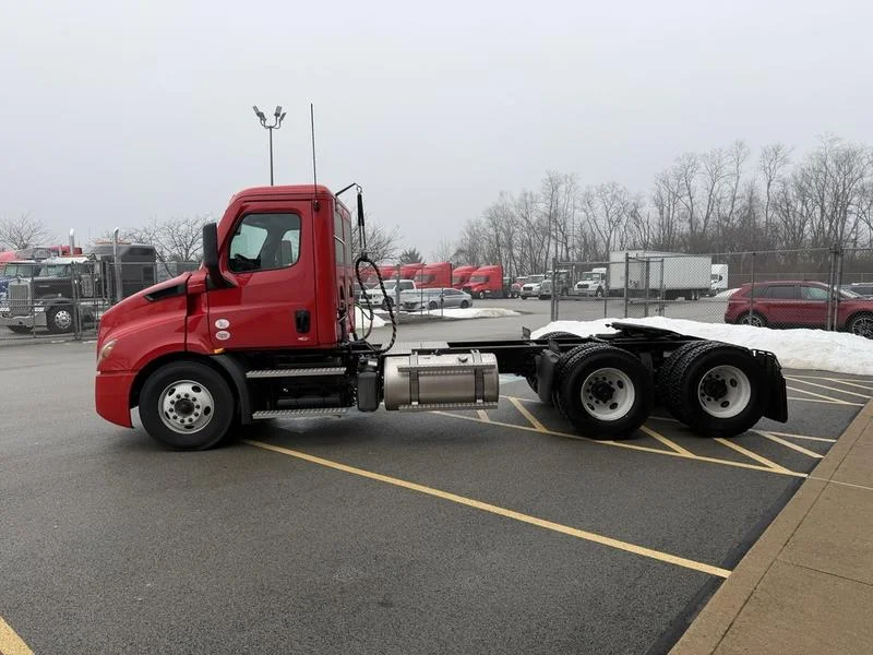 2026 Freightliner Cascadia - image 8