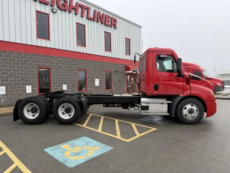 2026 Freightliner Cascadia - image 2