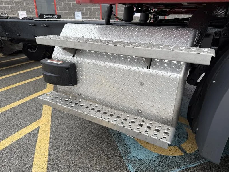 2026 Freightliner Cascadia - image 3