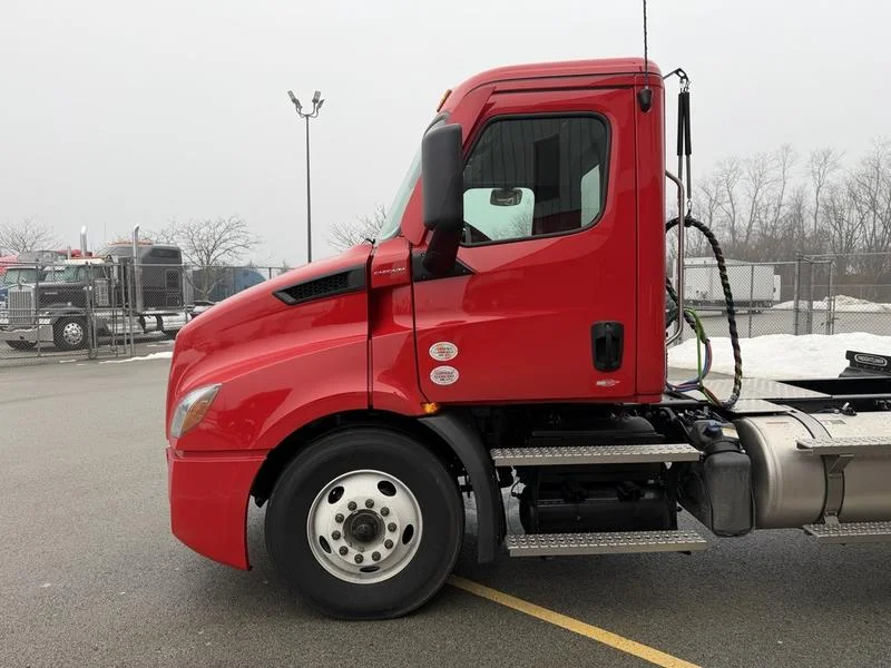 2026 Freightliner Cascadia in Pittsburgh, PA — photo 11