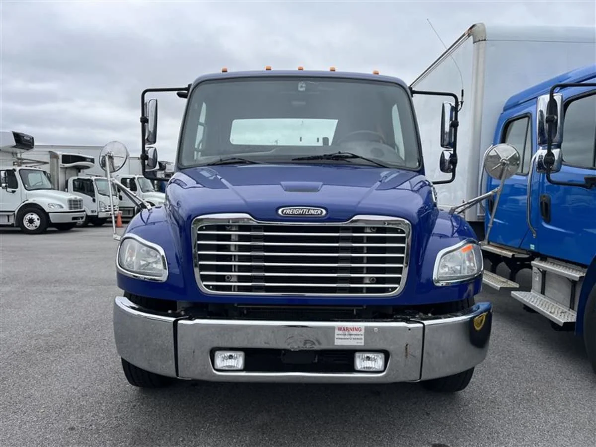2020 Freightliner M2 106 in Beltsville, MD — photo 2