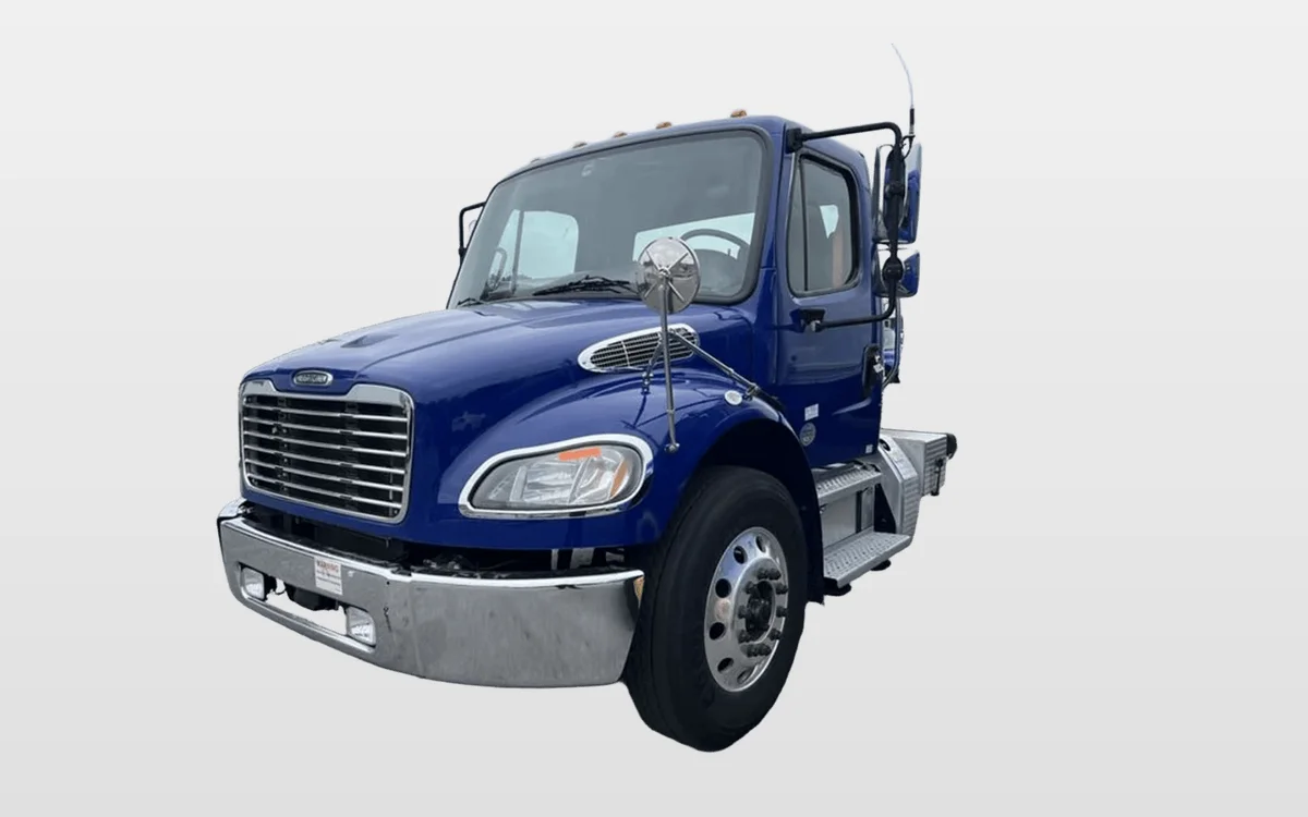 2020 Freightliner M2 106 - image 1