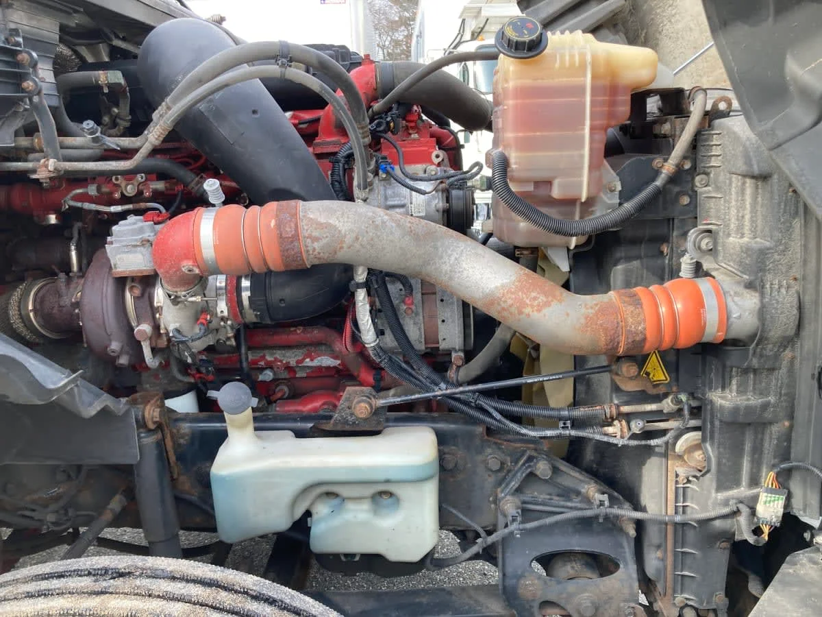 2019 International LT in Springfield, MA — photo 8