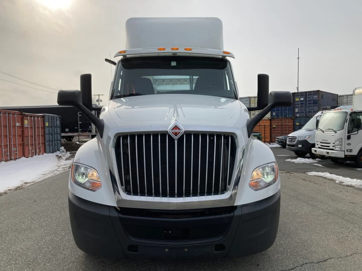 2019 International LT in Springfield, MA — photo 2