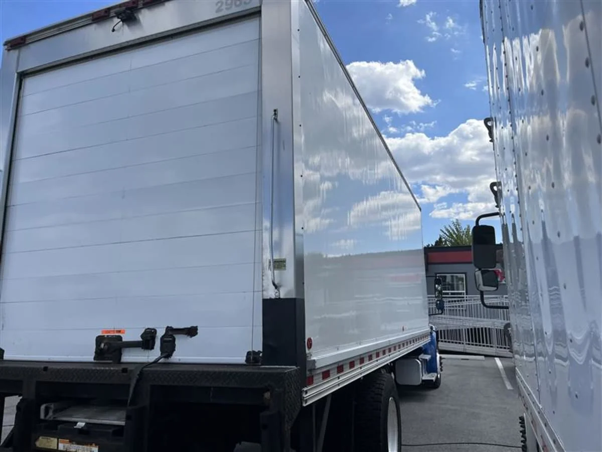 2018 Freightliner M2 106 in Beltsville, MD — photo 4