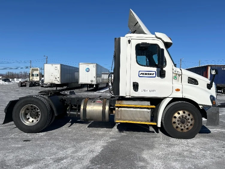 2017 Freightliner Cascadia in Harrisburg, PA — photo 8