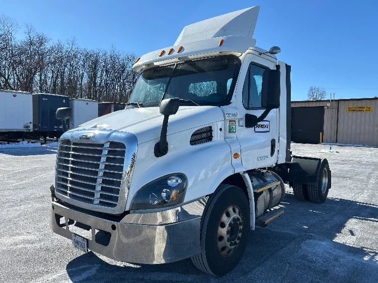2017 Freightliner Cascadia in Harrisburg, PA — photo 3