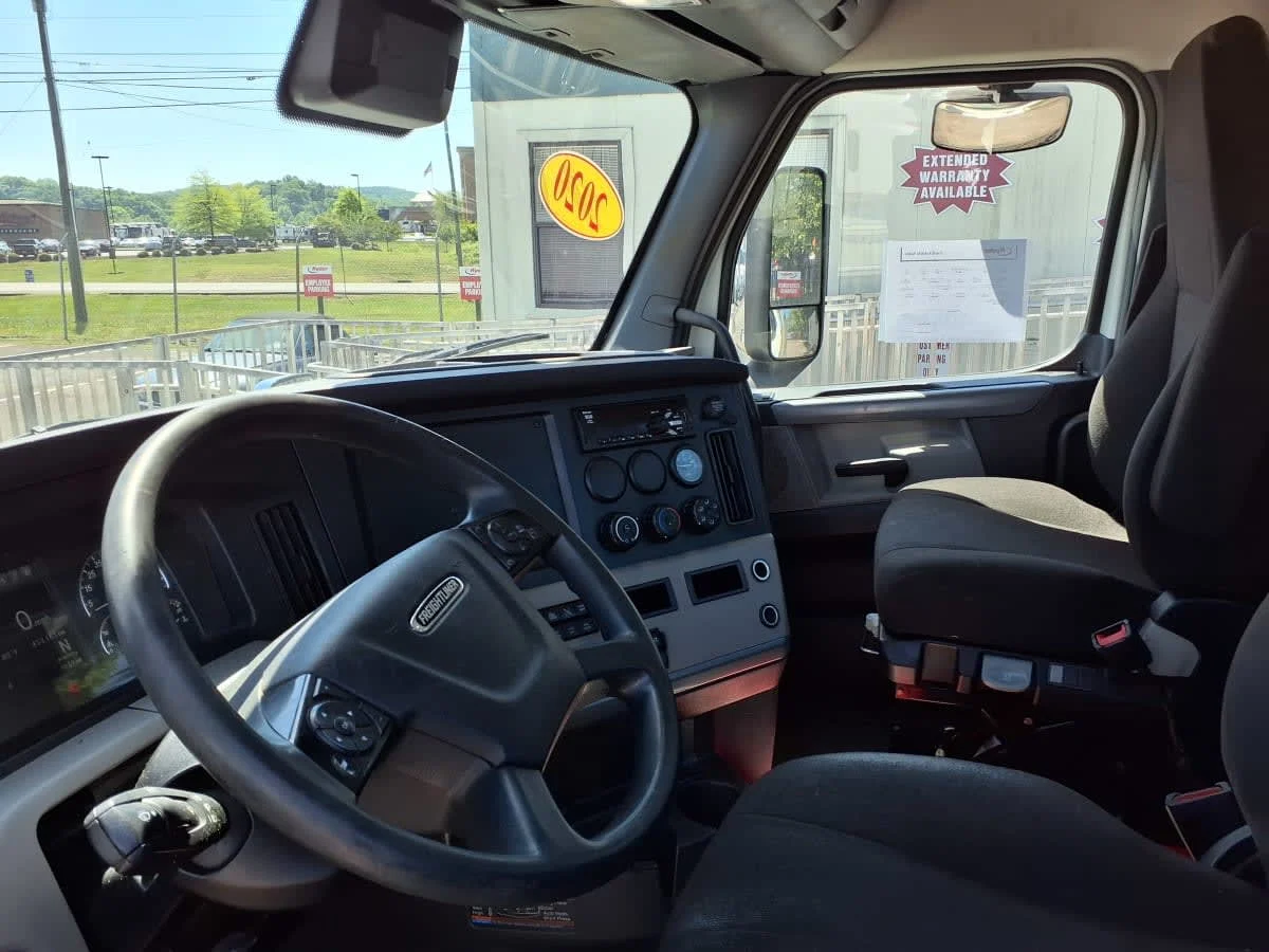 2020 Freightliner Cascadia in Knoxville, TN — photo 7