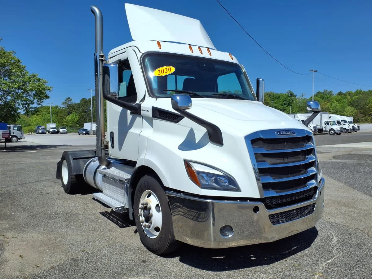2020 Freightliner Cascadia in Knoxville, TN — photo 3