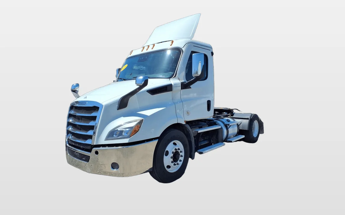2020 Freightliner Cascadia - image 1