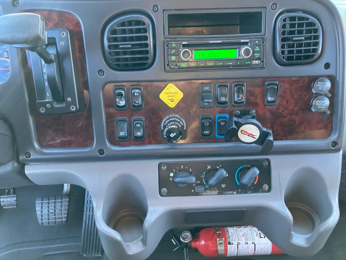 2017 Freightliner M2 106 in Springfield, MA — photo 13