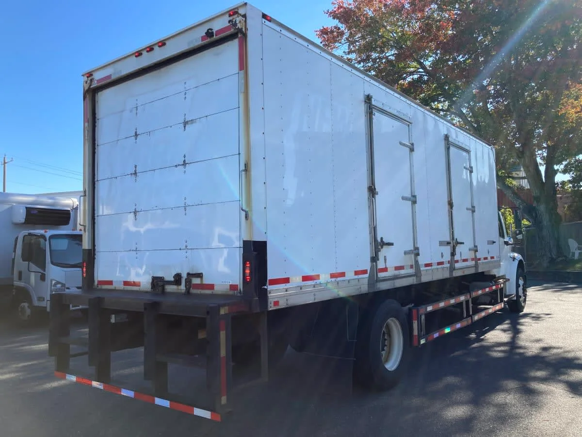 2017 Freightliner M2 106 - image 4