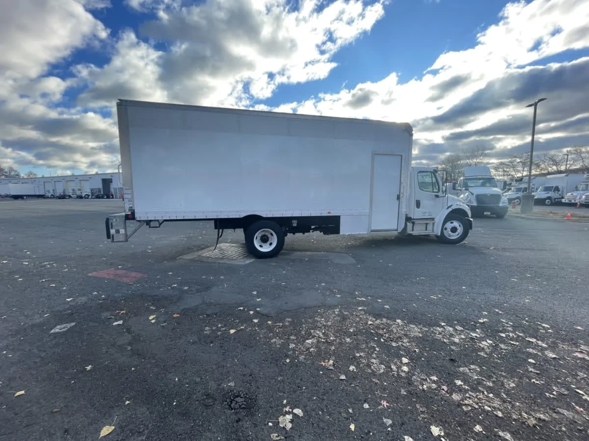 2013 Freightliner M2 106 - image 10