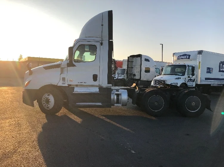 2020 Freightliner Cascadia in Spokane Valley, WA — photo 4