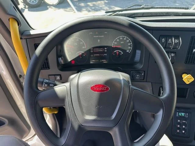 2027 Peterbilt 548 — photo 19