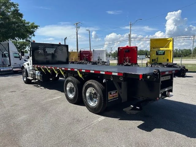 2027 Peterbilt 548 — photo 6