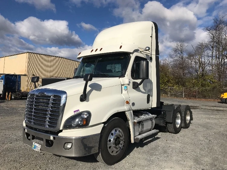 2019 Freightliner Cascadia in Cleona, PA — photo 3