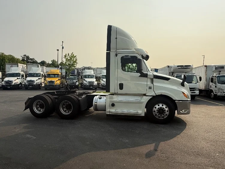 2019 Freightliner in Jessup, MD — photo 8