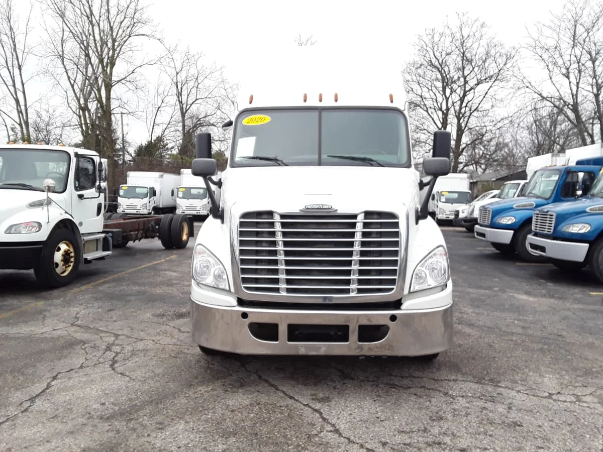 2020 Freightliner Cascadia - image 2