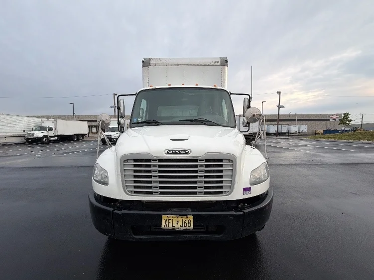 2018 Freightliner eM2 in Linden, NJ — photo 2