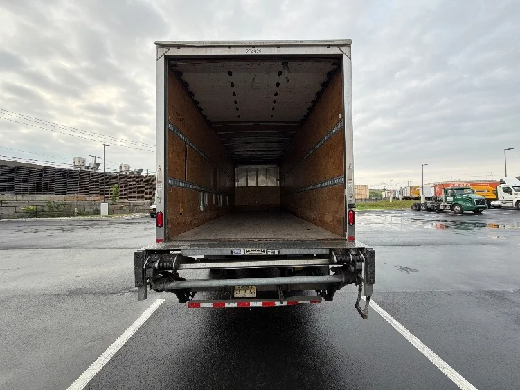 2018 Freightliner eM2 in Linden, NJ — photo 7