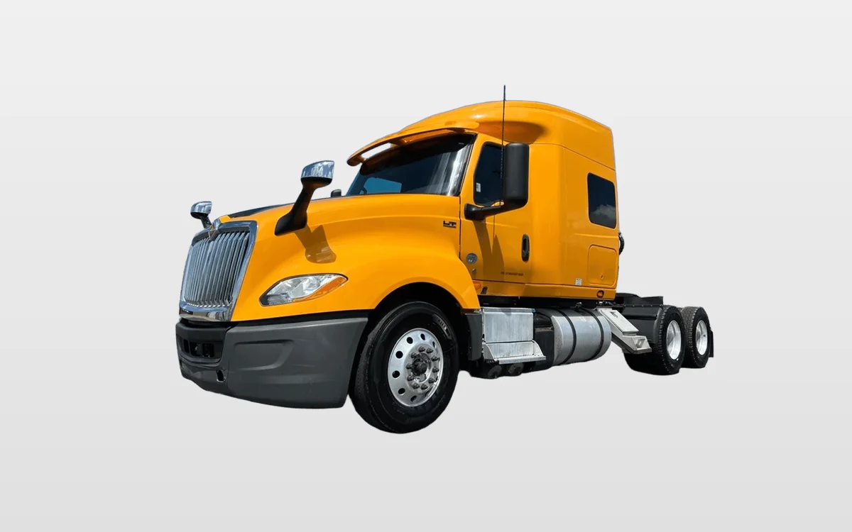 2022 International LT - image 1