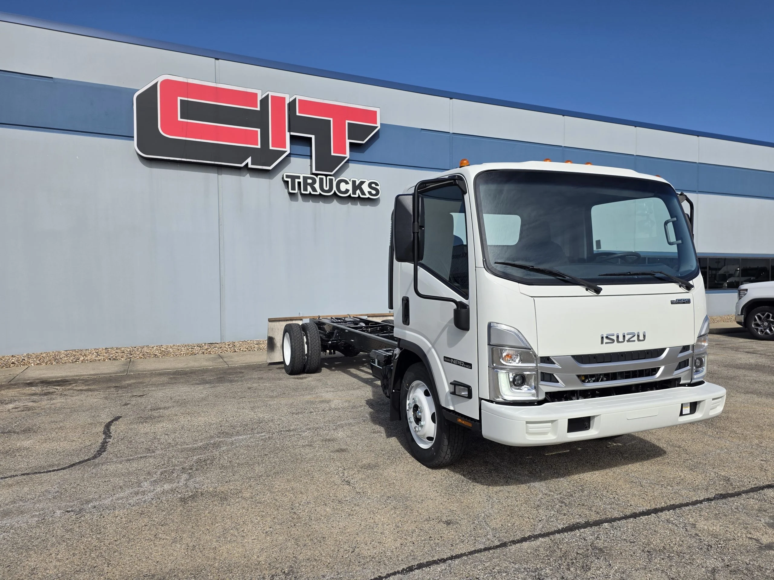 2026 Isuzu in Springfield, IL — photo 3