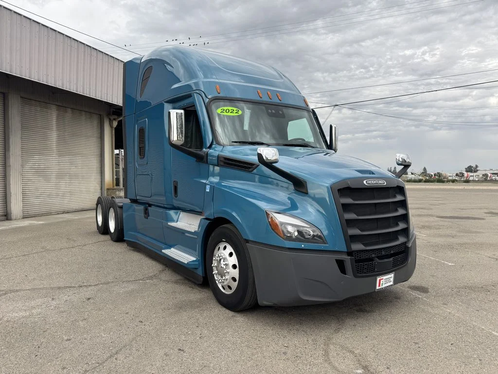 2022 Freightliner Cascadia in Fresno, CA