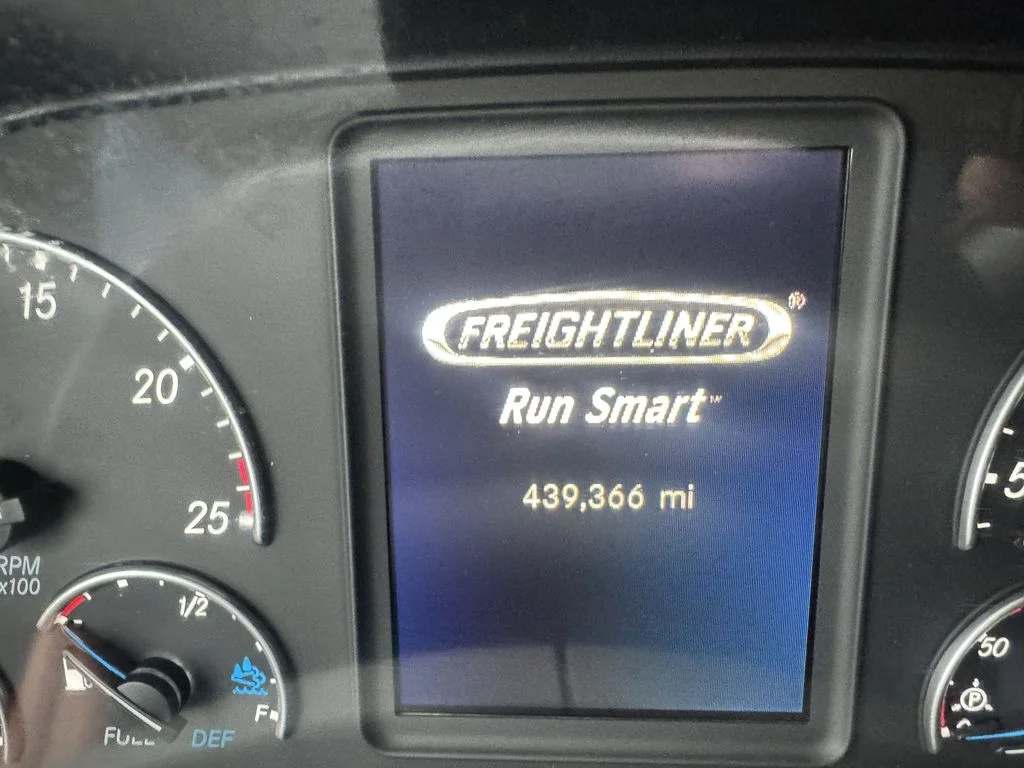 2022 Freightliner Cascadia in Fresno, CA — photo 8