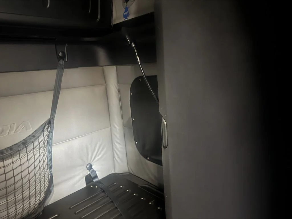 2022 Freightliner Cascadia in Fresno, CA — photo 10