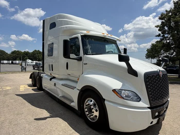 2027 International LT — photo 9