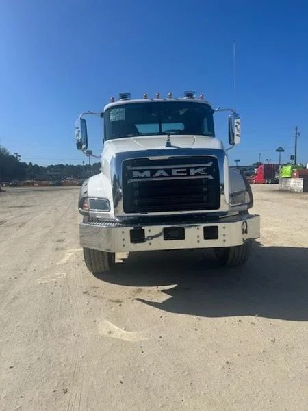 2025 Mack Anthem - image 6