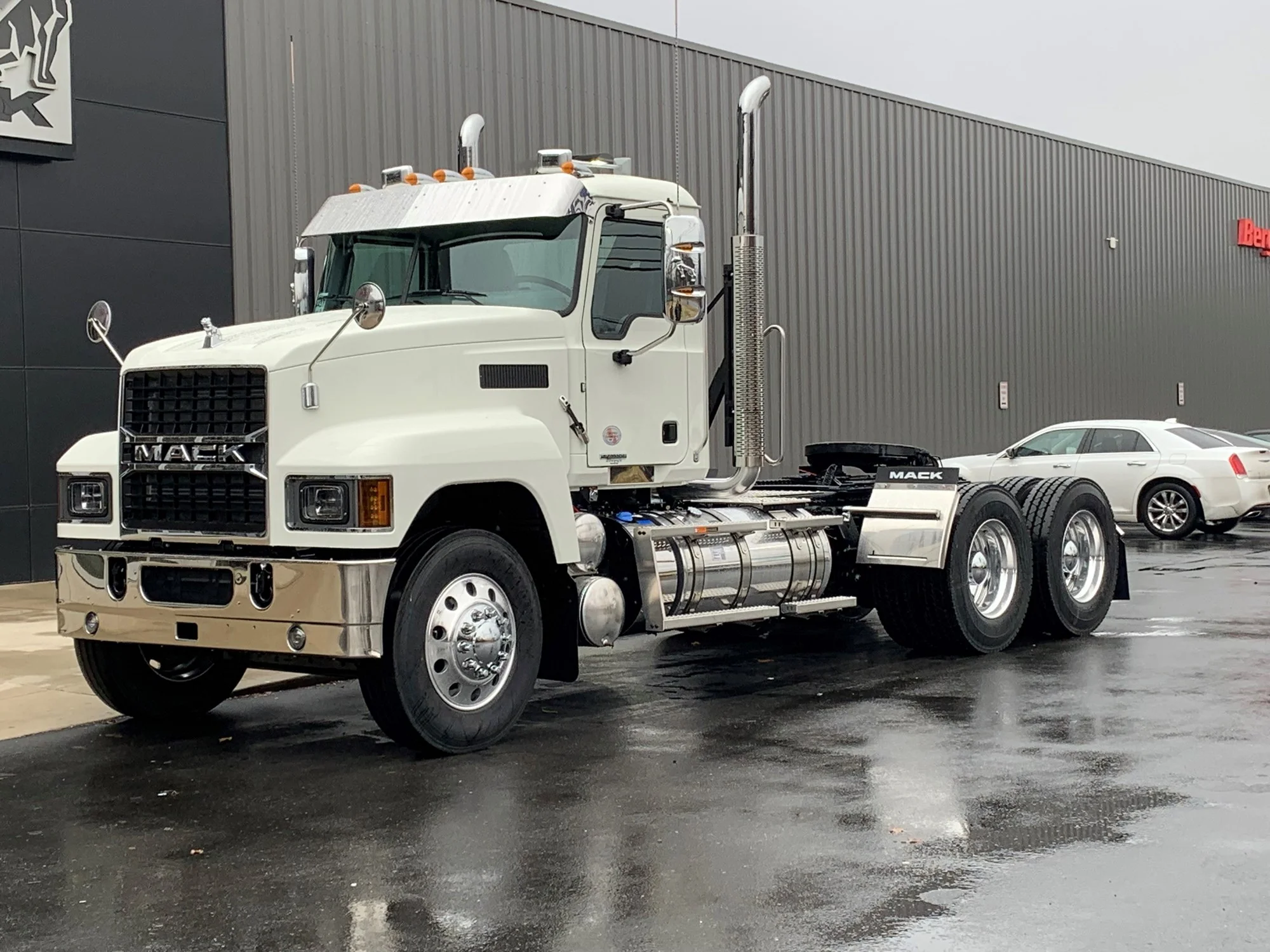 2027 Mack Pinnacle in Ephrata, PA