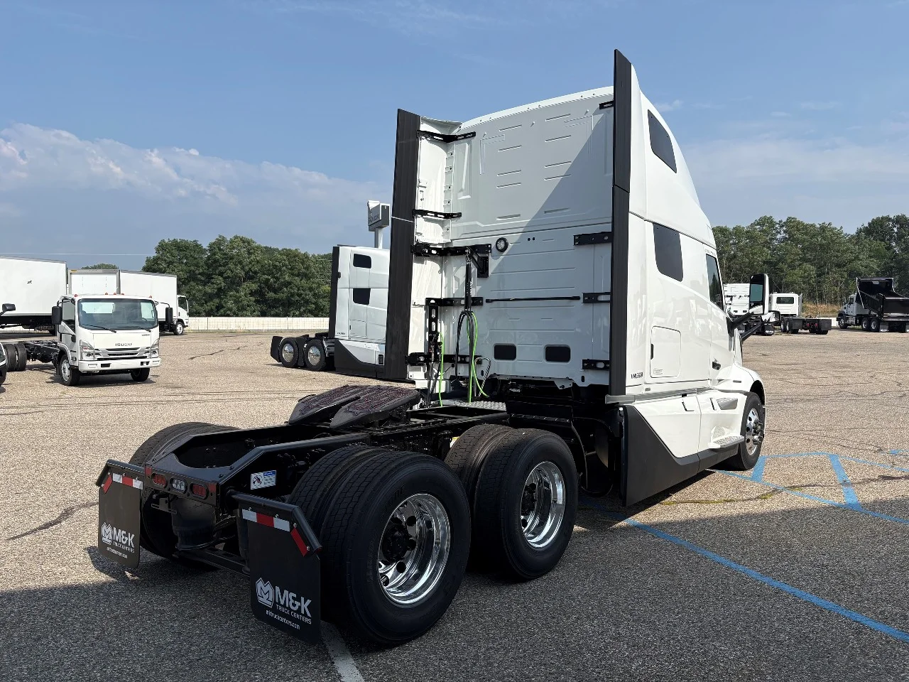 2027 Volvo VNL 860 in Indianapolis, IN — photo 3