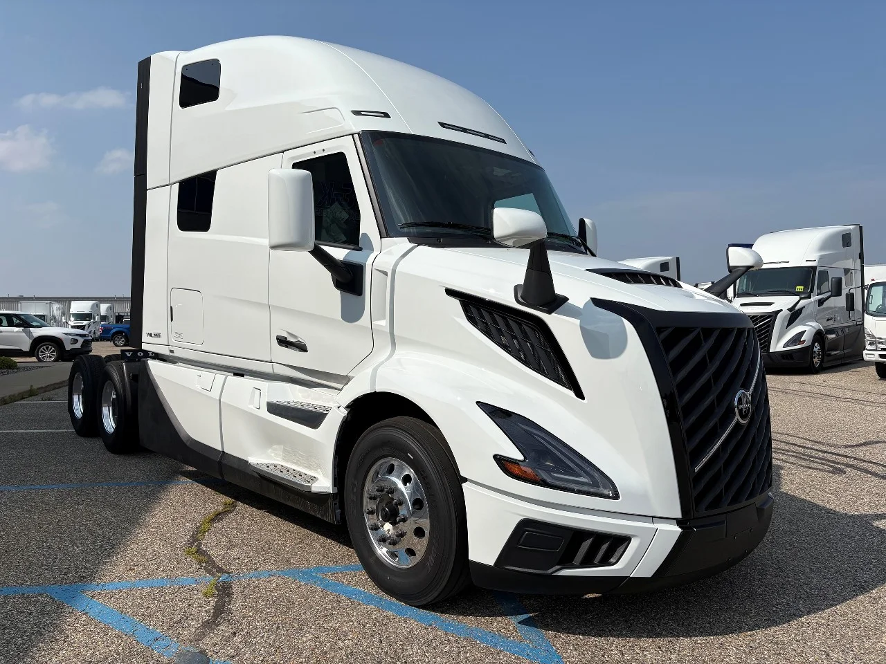 2027 Volvo VNL 860 in Indianapolis, IN — photo 2