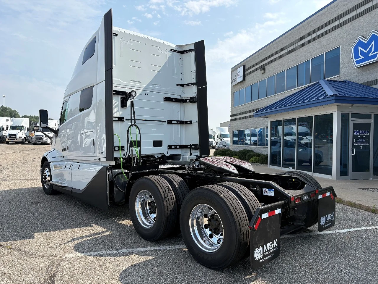 2027 Volvo VNL 860 in Indianapolis, IN — photo 4