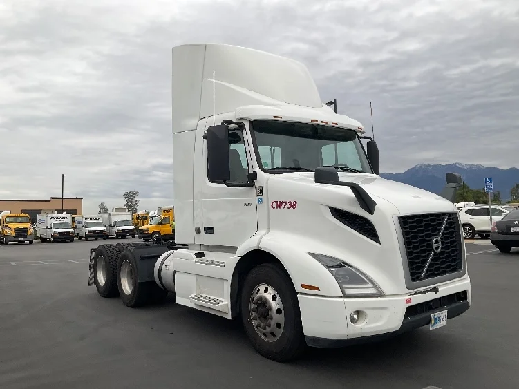 2020 Volvo VNR 640 in Fontana, CA