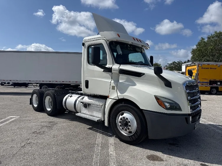 2019 Freightliner Cascadia in Medley, FL