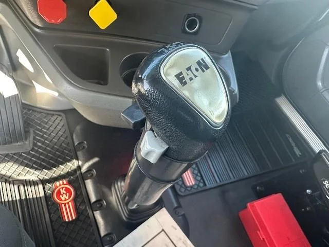 2019 Kenworth T880 - image 6