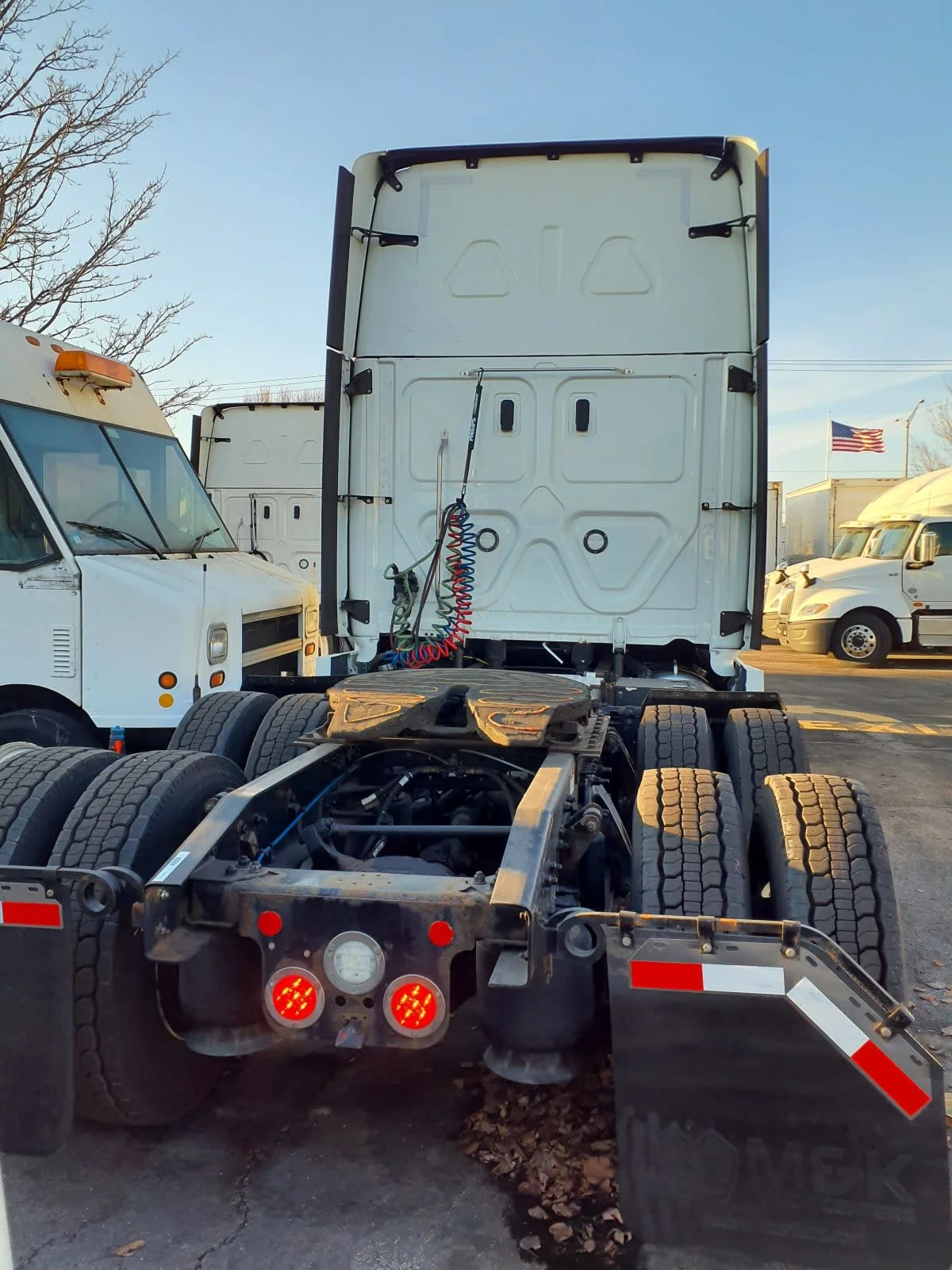 2022 Freightliner Cascadia - image 5